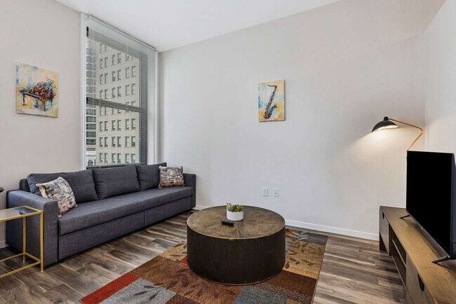 Photo - 9-JAN-JAN E 4th St Unidad ID1094344P