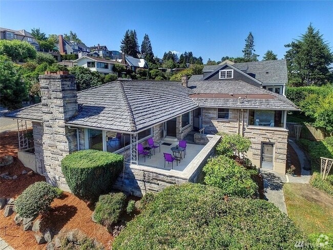 Building Photo - Laurelhurst View Home