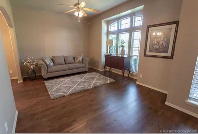 Photo - 5 Bedroom Home In Broken Arrow