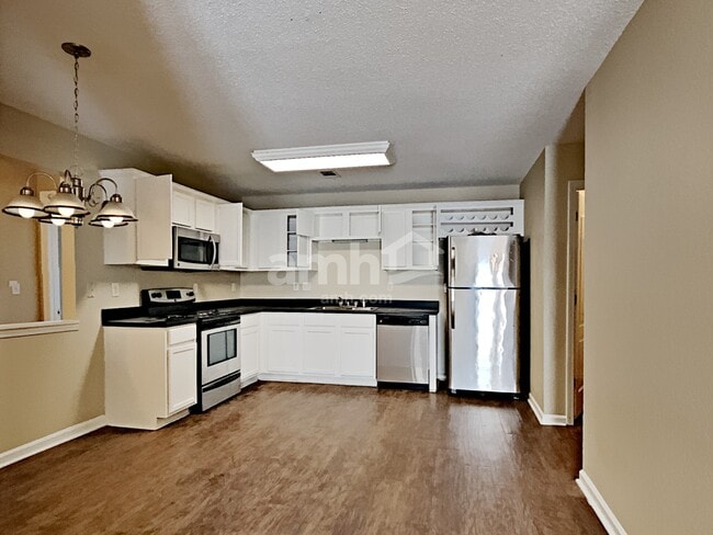 2712 Newtons Crest Cir