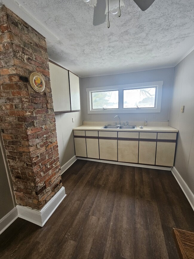 Photo - 152 E Belle St