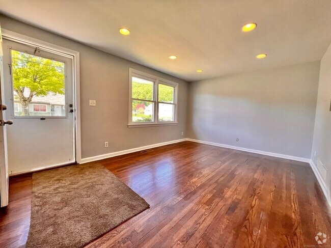 Building Photo - 209 Spencer St Rental