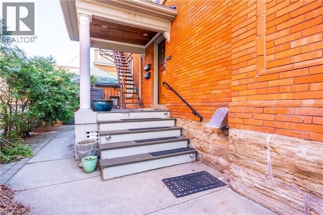 Photo - 124 Herkimer St Unit 3