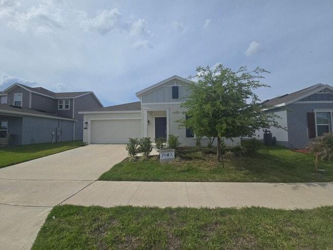 Building Photo - 3 bed 2 bath home fully furnished