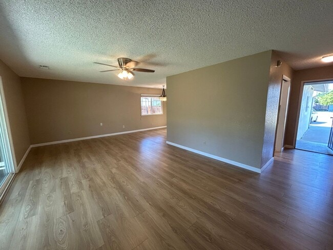 Photo - 310 Hedstrom Rd