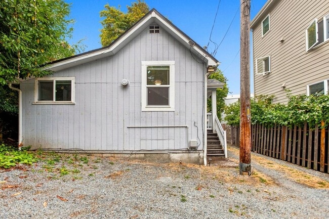 Photo - 3014 SW Harbor Ln