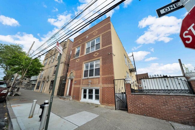 Building Photo - 101-04 32nd Ave Unit 2F