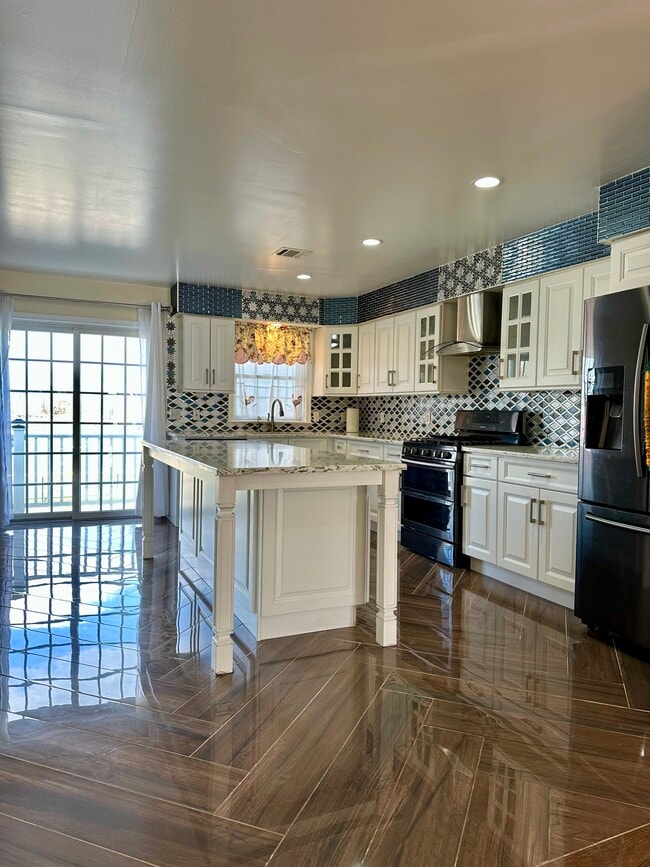 Photo - 3 Harbor Front Ct