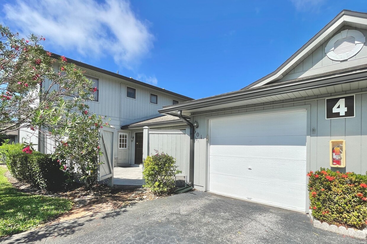 Unfurnished 2 BR condo Annual Rental in Ti... - Unfurnished 2 BR condo Annual Rental in Ti...