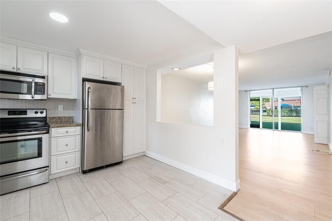 Photo - 9523 S Hollybrook Lake Dr Unidad 107