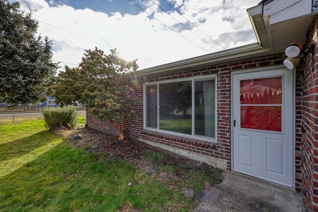 Photo - Desirable Tumwater Hill 1960's classic charmer with 2 beds, 1 bath, attached garage. New paint an...