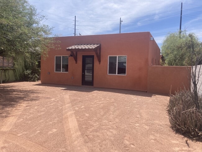 Building Photo - 1050 E Water St