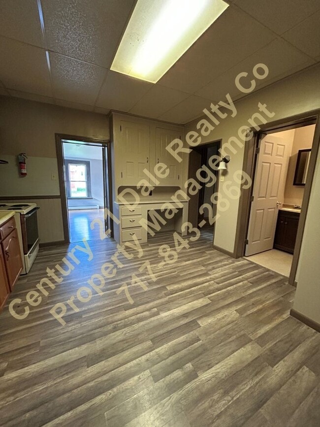 815 Locust St Unit 2 (Rear)