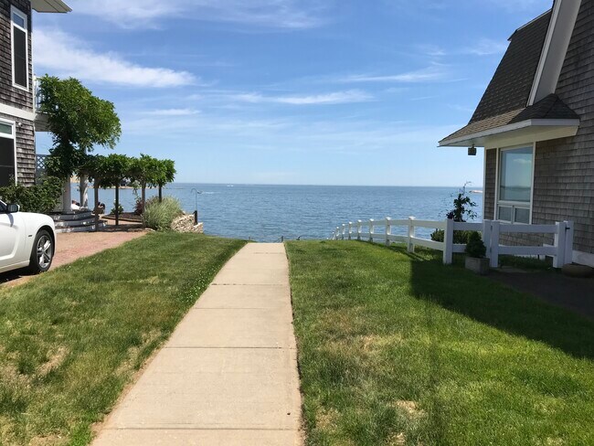 Está disponible un vídeo del interior. - 36 Cocheco Ave