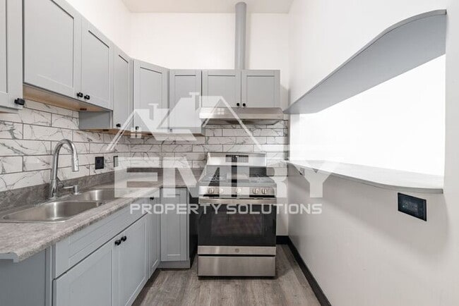 Photo - 942 S Gerhart Ave