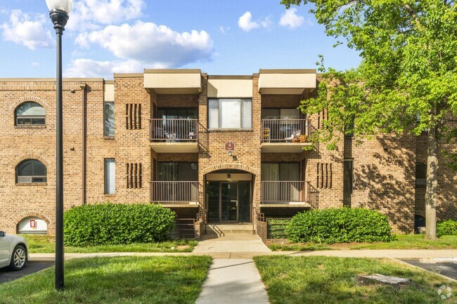 Building Photo - Ready now! Huge 1 bedroom condo in Annapolis! Unit 5