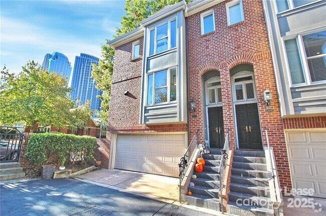Building Photo - 325 W 7th St Rental