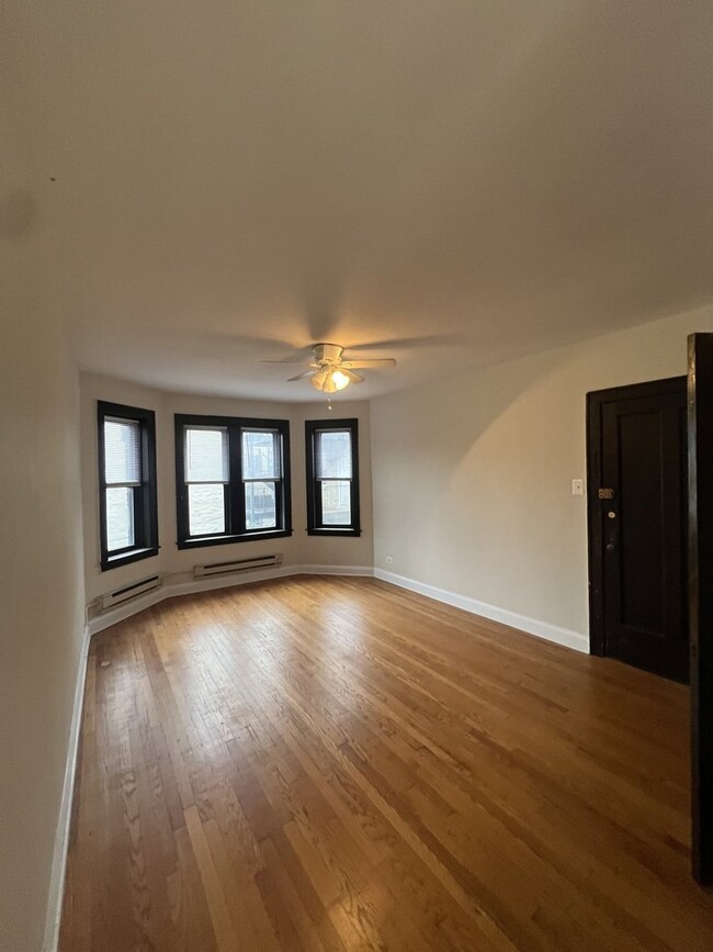 3841 N Greenview Avenue, Unit 2E, Chicago, IL 60613 - 3824 N Greenview Ave Apartment Unit 2E