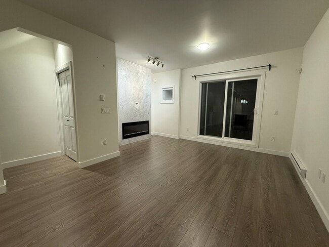 Photo - 9080 No. 3 Road