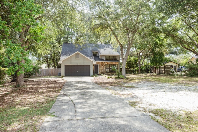Photo - 118 Kipling Dr House