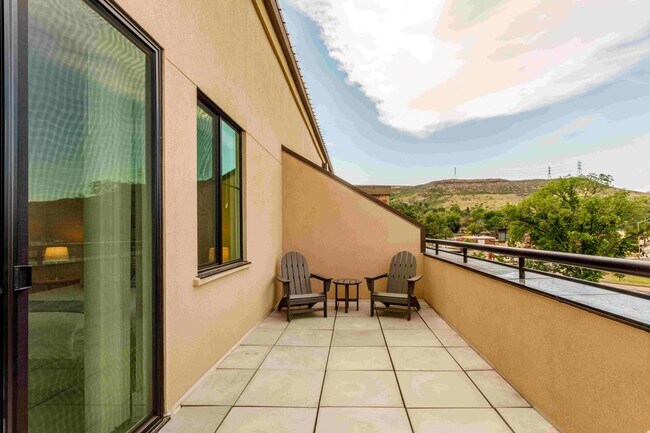 Photo - 615 24th St Unit 309