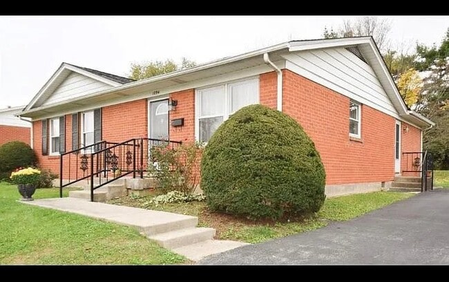 Photo - 1094 Briarwood Dr