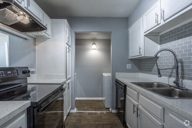 1BR, 1BA - 806SF - Kitchen with Laundry Area - Eleven600