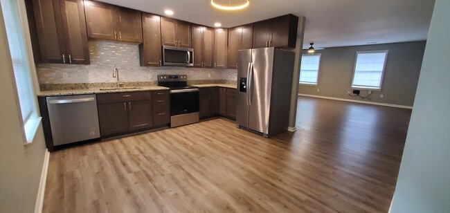 Photo - 2117 E High St