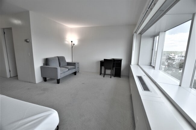 Photo - 555 E William St