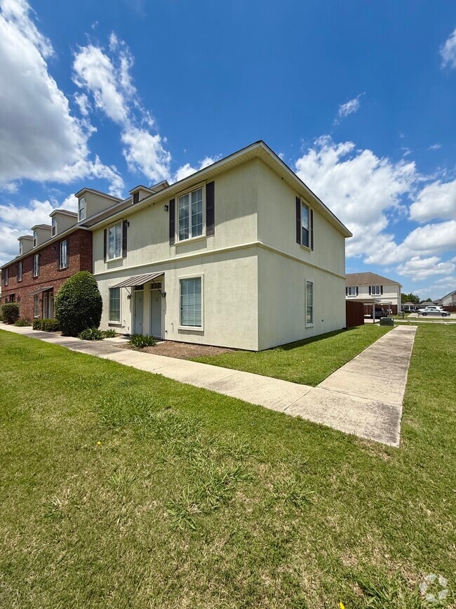 Building Photo - 4000 Lake Beau Pre Blvd Rental
