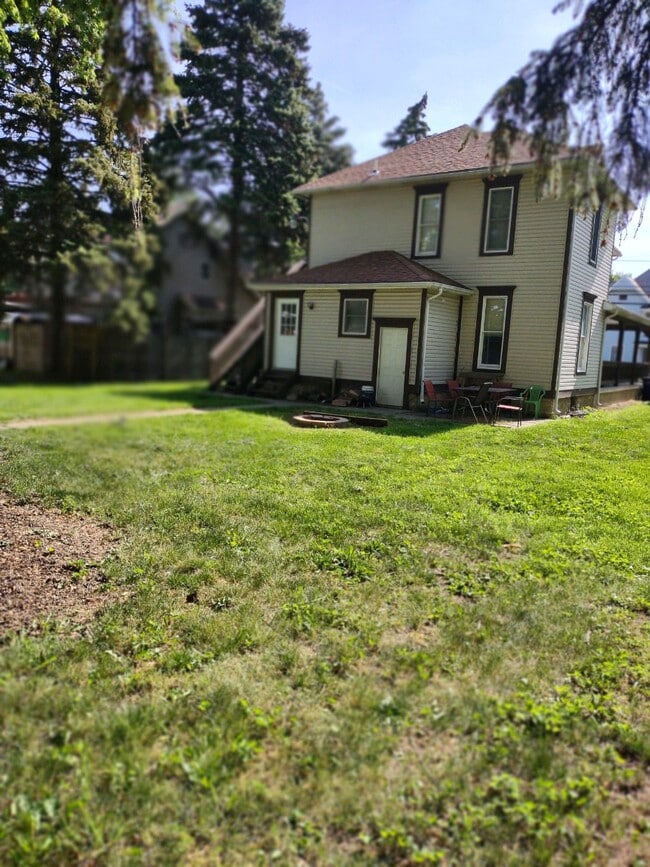 Back - 439 N Main St Unit 439