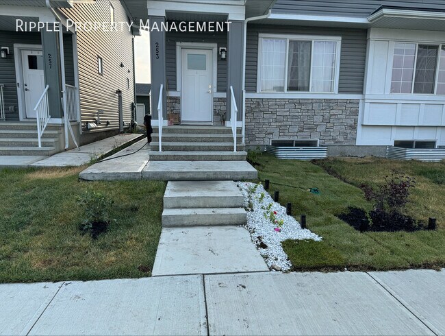 Photo - 253 Creekside Blvd SW