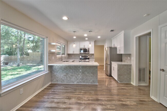 Photo - 18 Shinyrock Pl