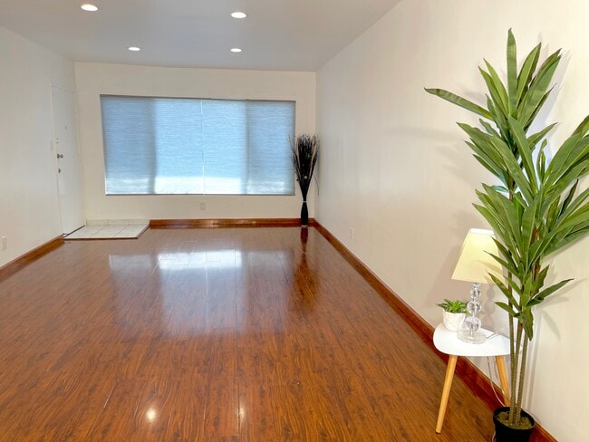 Photo - 2030 S Preuss Rd Unit 1