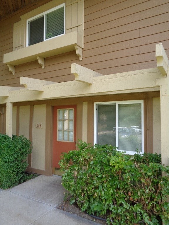 Building Photo - PRE-LEASE! 2 bed 1.5 Bath Condo at The Wimbledon!