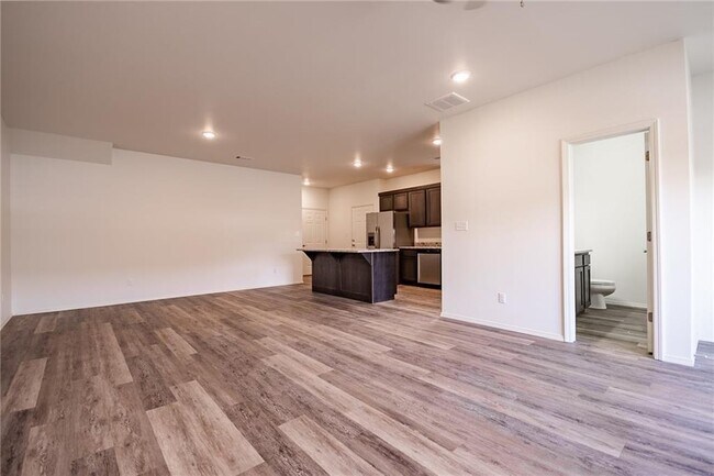 Photo - 825 S Rupple Rd