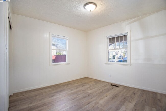 Photo - 60 Maitland Dr