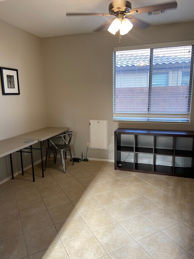 11872 W Alvarado Rd