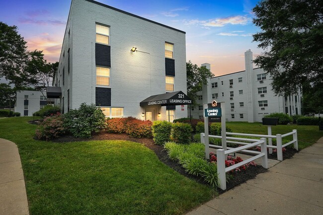 Building Photo - Laurel Court