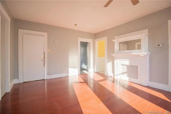 Photo - 565 Orchard St