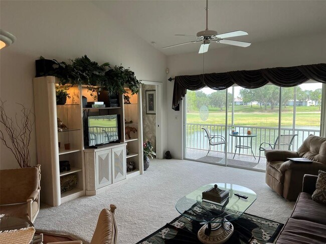 Photo - 6632 Pineview Terrace Unidad 10-201