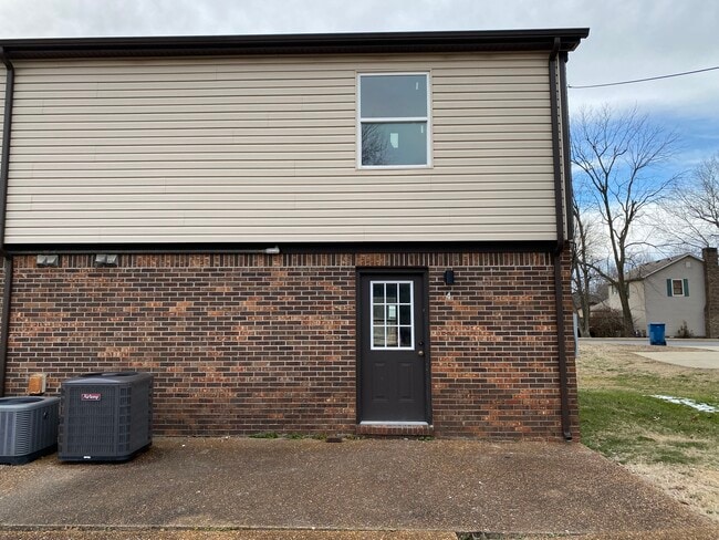 Building Photo - 3400 Maxon Rd Unit 4