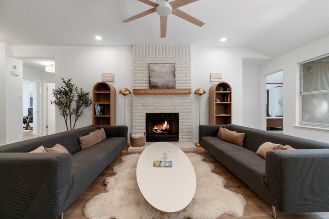 Photo - 737 Shade Tree Dr