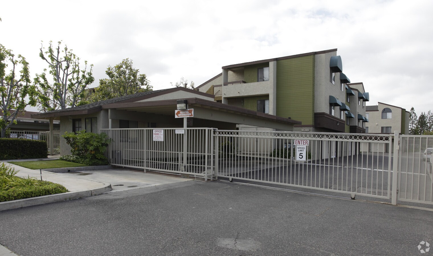 Photo - Lincoln Court Apartments