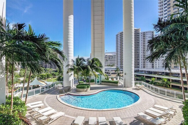 Photo - 900 Brickell Key Blvd