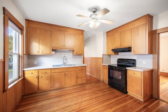 39-41-41 Thorndike St