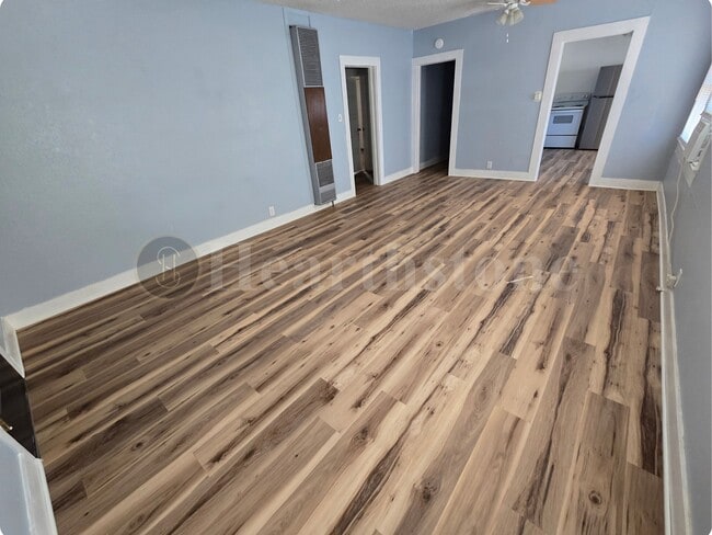 Photo - 312 S Avenue B