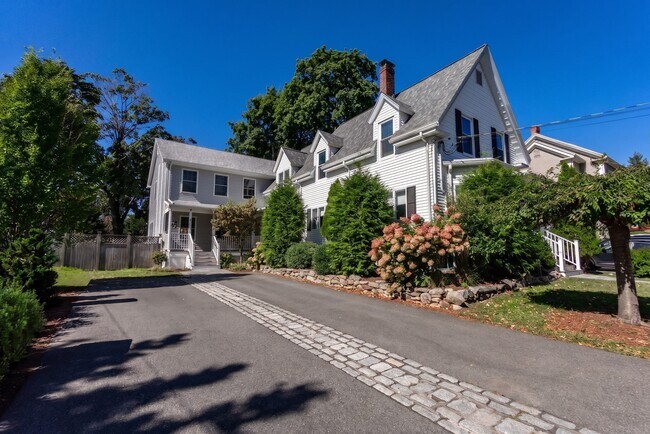 51 Phillips St