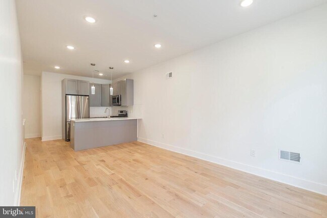 Building Photo - 2412 Master St Rental