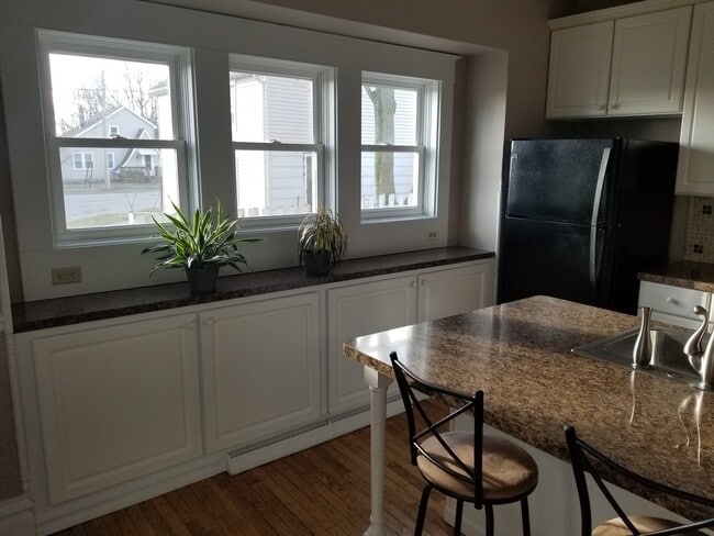 Kitchen - 134 W Spruce St Unit Lower